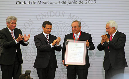 EPN entrega Premio Nacional de Ingeniería y Arquitectura