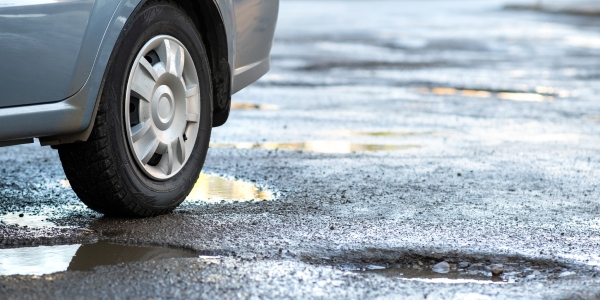 Lanzan tecnología para detectar baches y mejorar calles en ciudades de EU