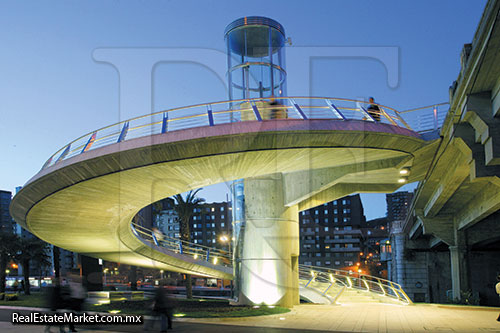 Escalera conexion Puente Deusto-Paseo Abandoibarra.