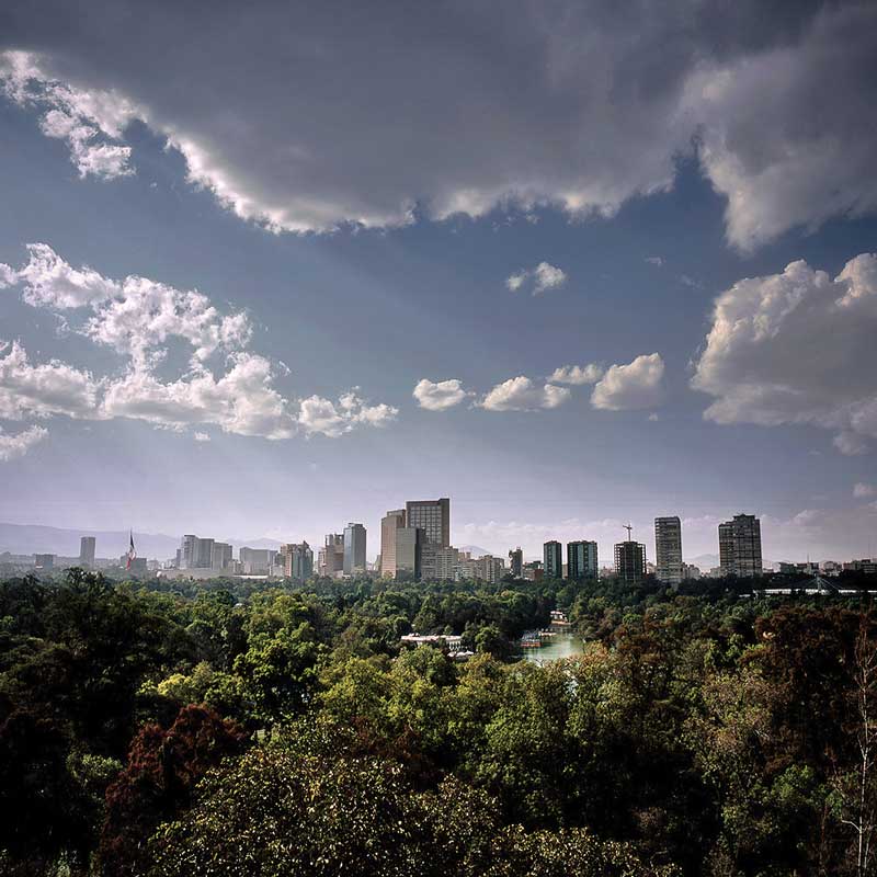 Vista del Bosque de Chapultepec y Polanco de fondo en 2010.