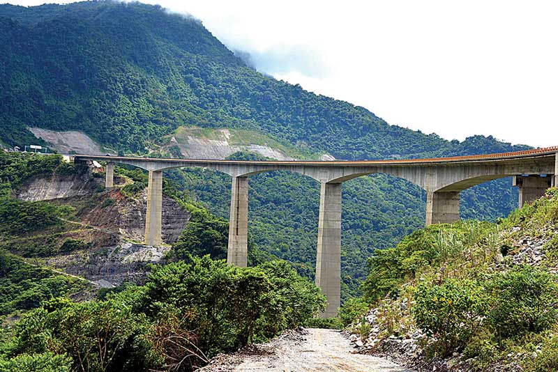 Libramiento Norte la Laguna. A la fecha, se han concluido 11 obras que suman 350 km y una inversión de 16,850 mdp. Asimismo, 14 obras están en construcción con una inversión de 47,000 mdp y 11 más están por iniciar.