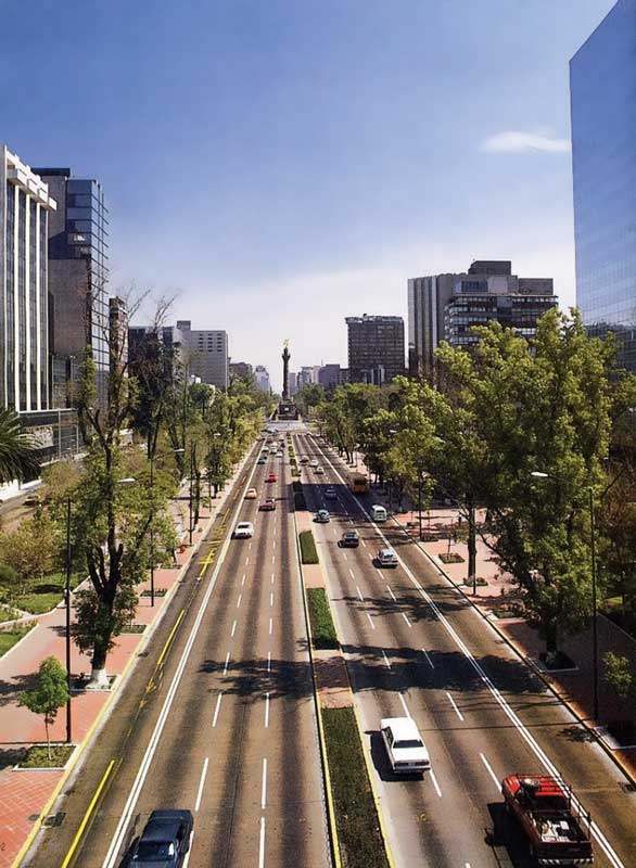 El Paseo de la Reforma a la altura del cruce con Praga en 1990.