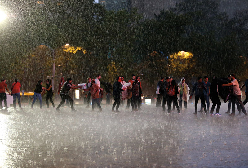 Real Estate,Al segundo día tras la tragedia, la lluvia no mermó los ánimos. 