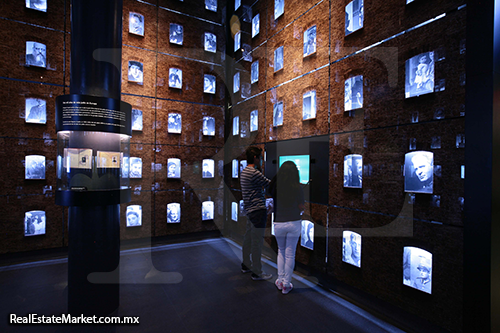 El museo memorial y tolerancia inauguro en 2010, busca difundir el respeto ala diversidad y forma parte del centro urbano Plaza Juárez