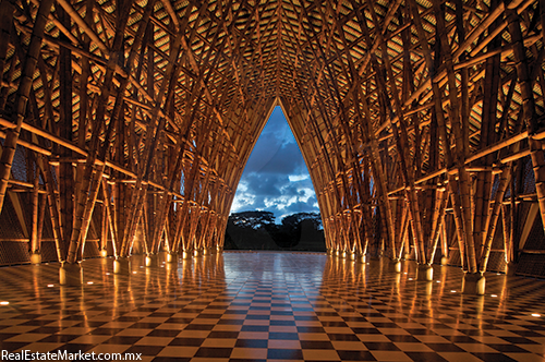 Catedral de la población de Pereira, en Colombia, donde Vélez se inspiró en los plantíos de guaduales