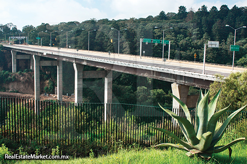 Puente de los Poetas en servicio.