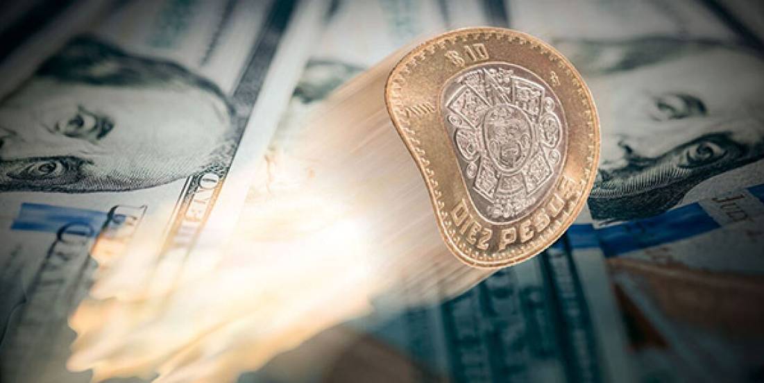 El peso inicia la semana con depreciación de 0.31% ante fortaleza del dólar
