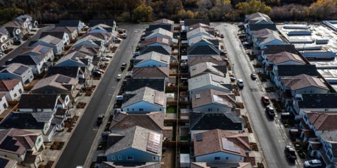 Mercado residencial en EU se estabiliza en julio: Más inventario y ventas moderadas