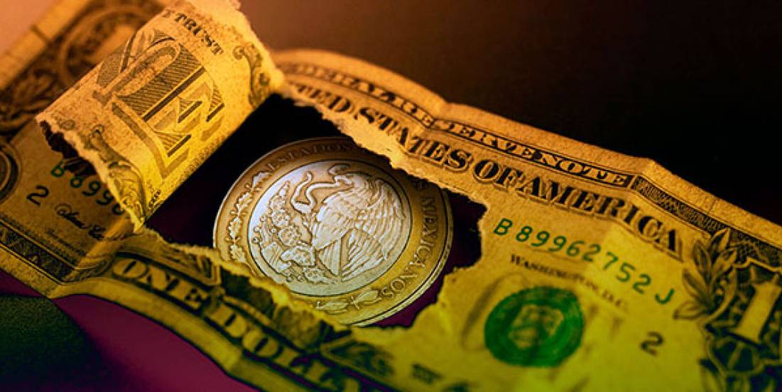 Dólar cede terreno: El peso mexicano gana 0.09% al inicio del día