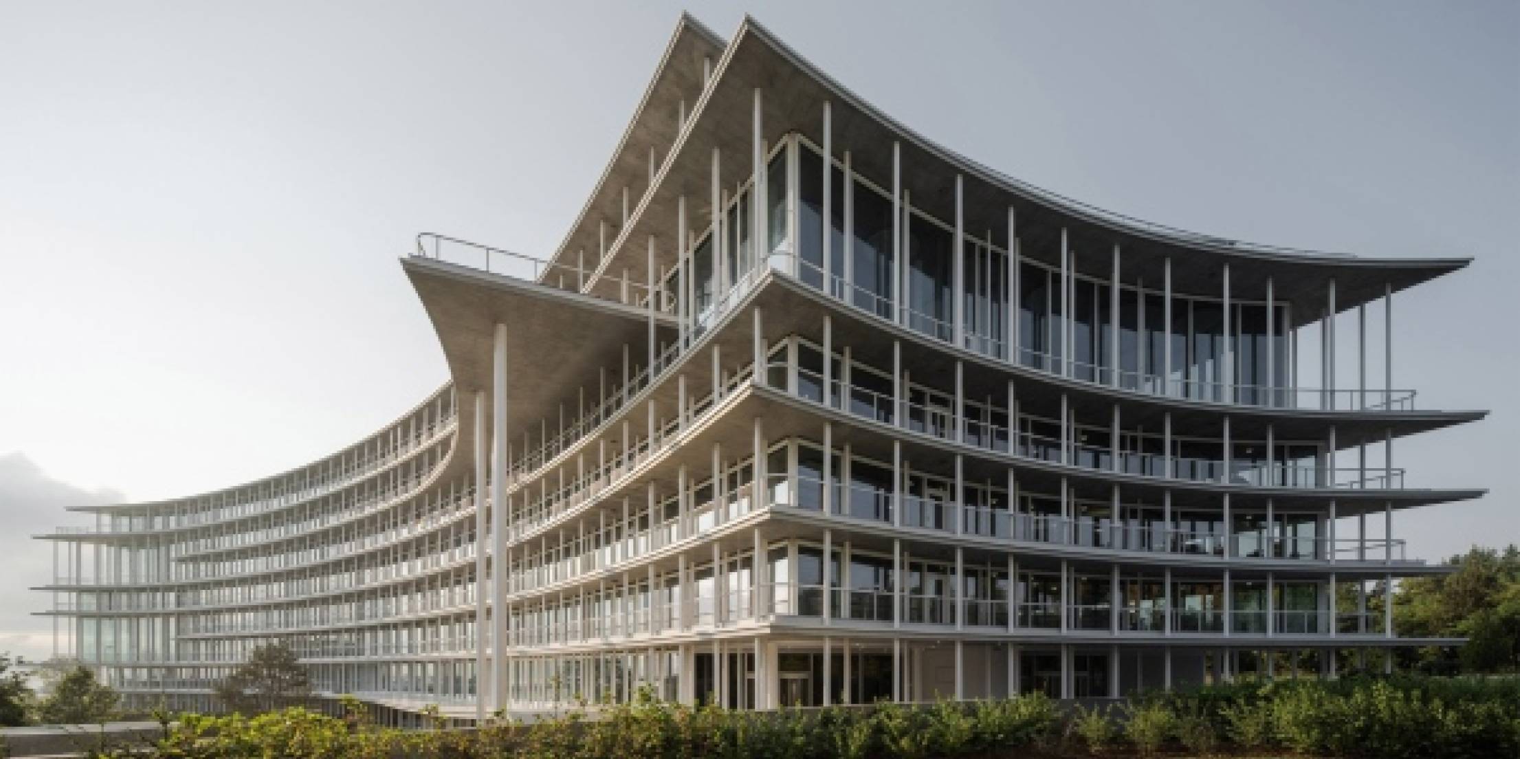 Herzog & de Meuron completa One Roof, sede bancaria sustentable en Ginebra
