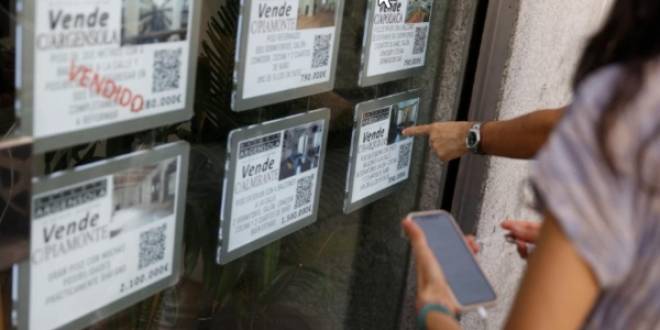 Se enfría la vivienda en España: Bajan las ventas, suben las hipotecas