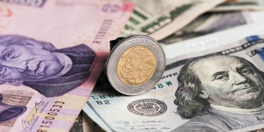 Peso retrocede ante fortalecimiento del dólar y riesgos macroeconómicos