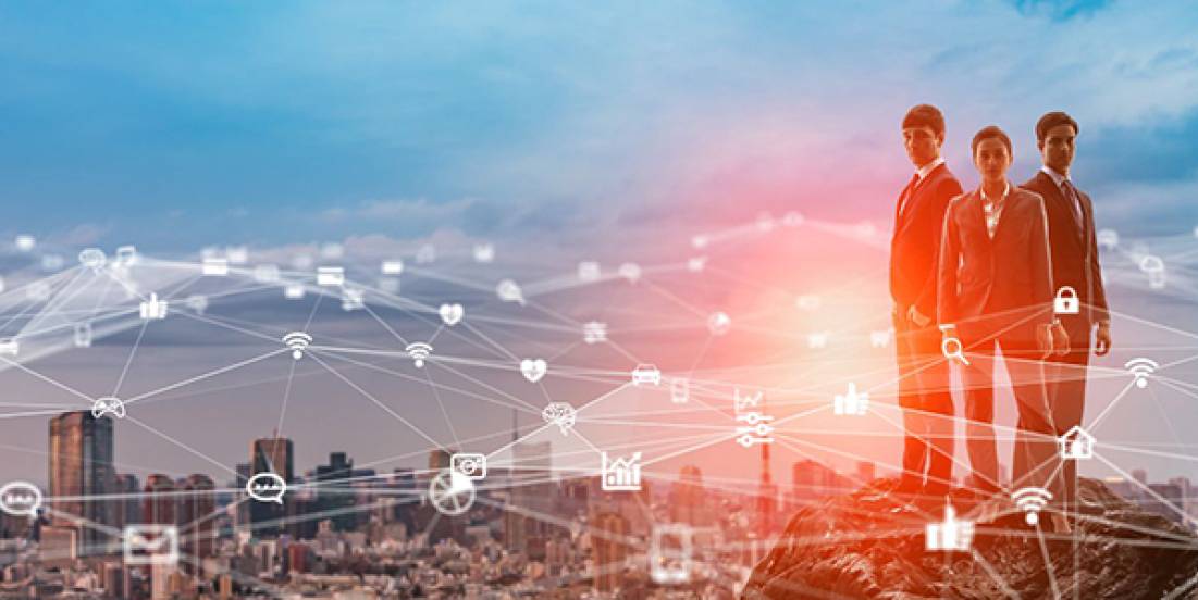 Jóvenes encuentran en las franquicias inmobiliarias una opción para emprender