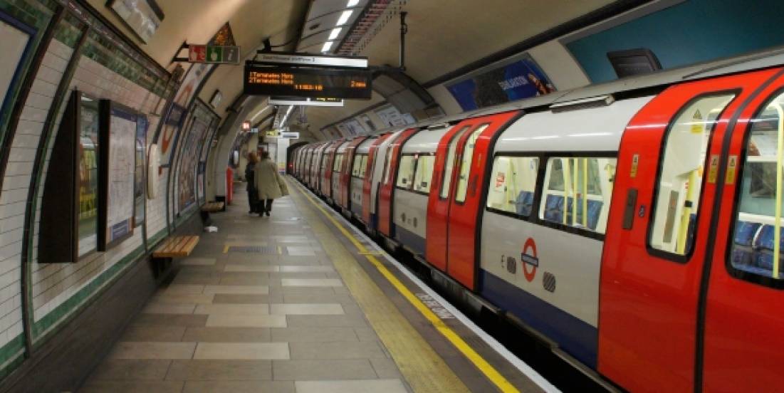 Londres integra energía solar al transporte y redefine la movilidad urbana