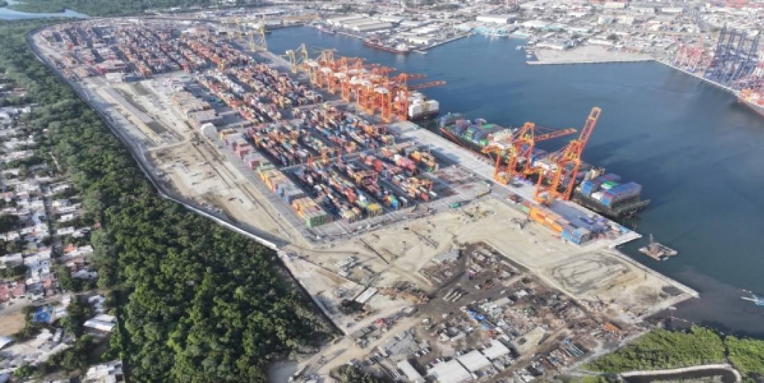 Expansión portuaria en Manzanillo mejora logística y manejo de contenedores