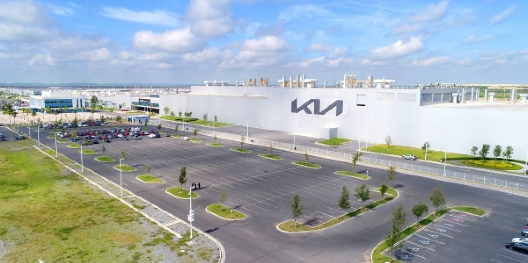 KIA invertirá 10,000 mdp en NL para ampliar producción y energía limpia