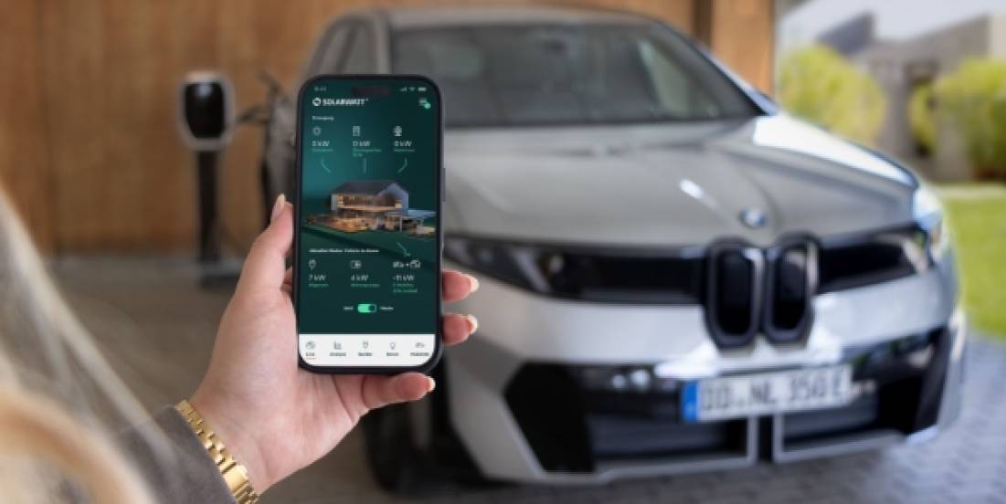 BMW y SOLARWATT integran autos eléctricos con hogares autosuficientes