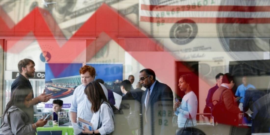 Débil mercado laboral en EE.UU. impulsa al peso y debilita al dólar